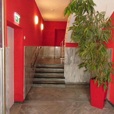 Ricks City Hotel Трир Екстериор снимка