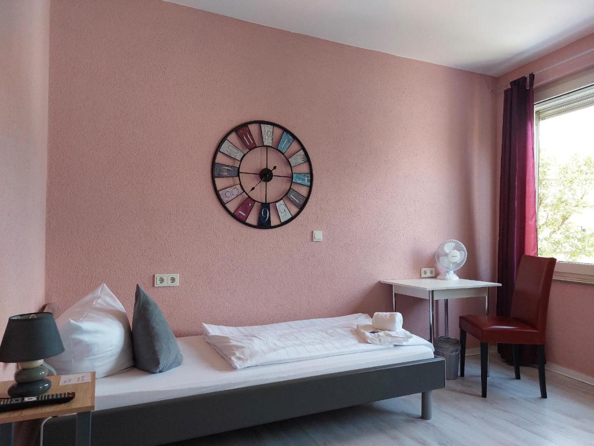 Ricks City Hotel Трир Екстериор снимка