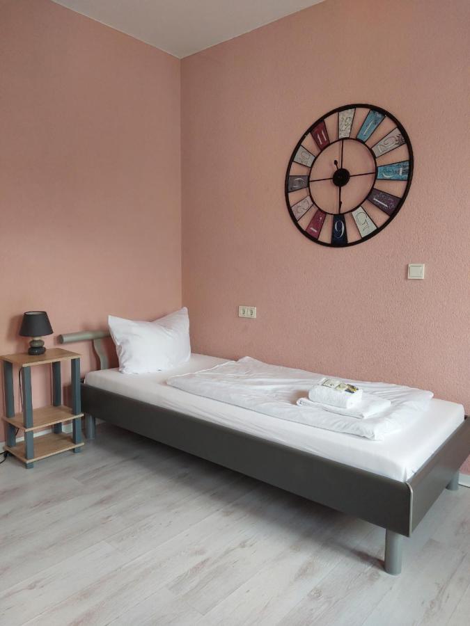 Ricks City Hotel Трир Екстериор снимка