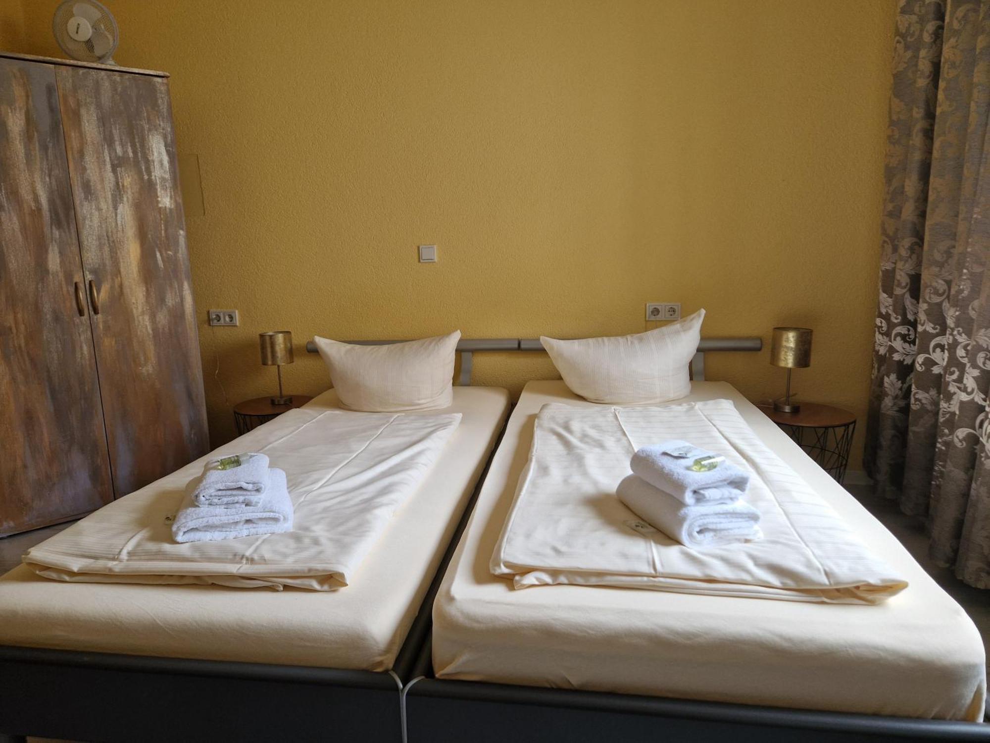 Ricks City Hotel Трир Екстериор снимка