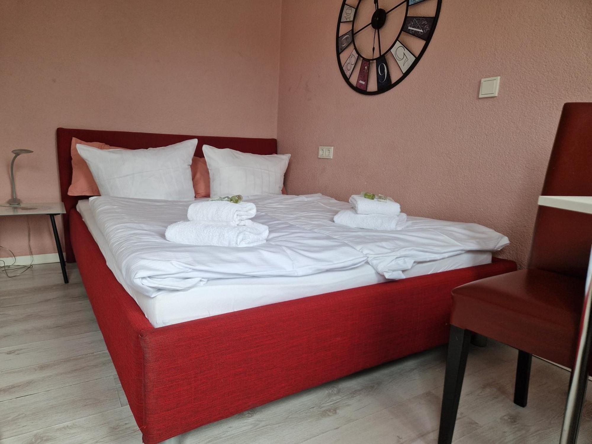 Ricks City Hotel Трир Екстериор снимка