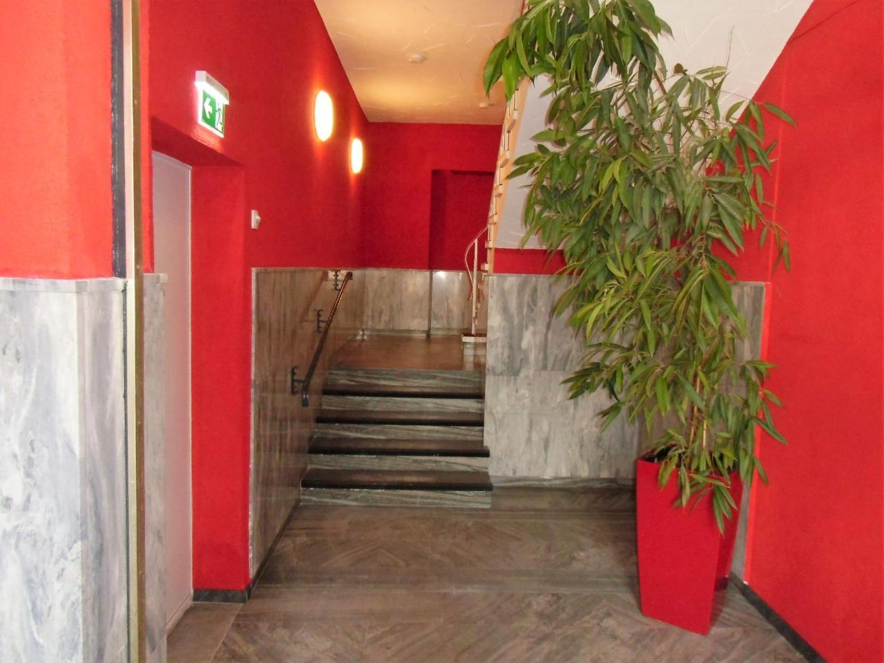 Ricks City Hotel Трир Екстериор снимка