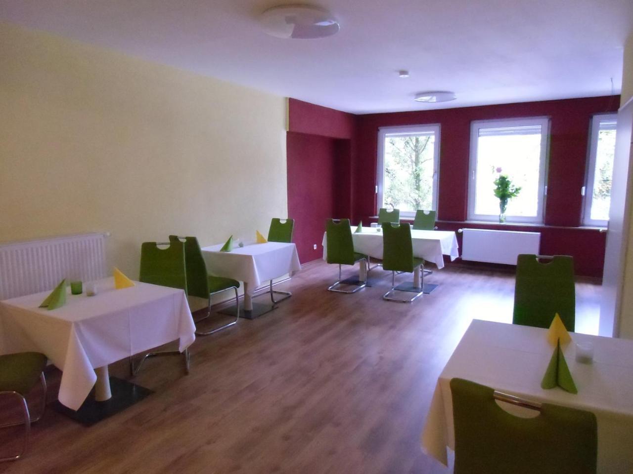 Ricks City Hotel Трир Екстериор снимка