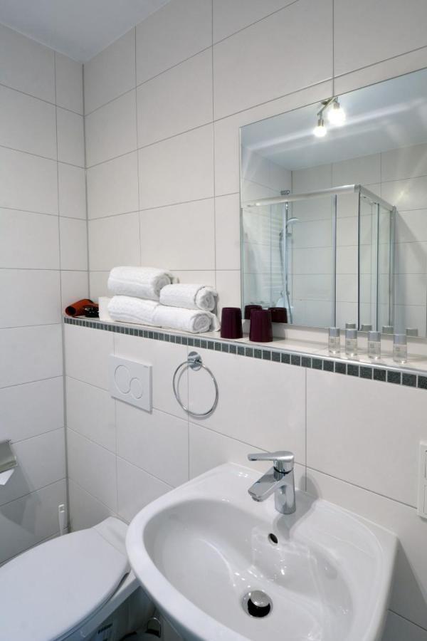 Ricks City Hotel Трир Екстериор снимка